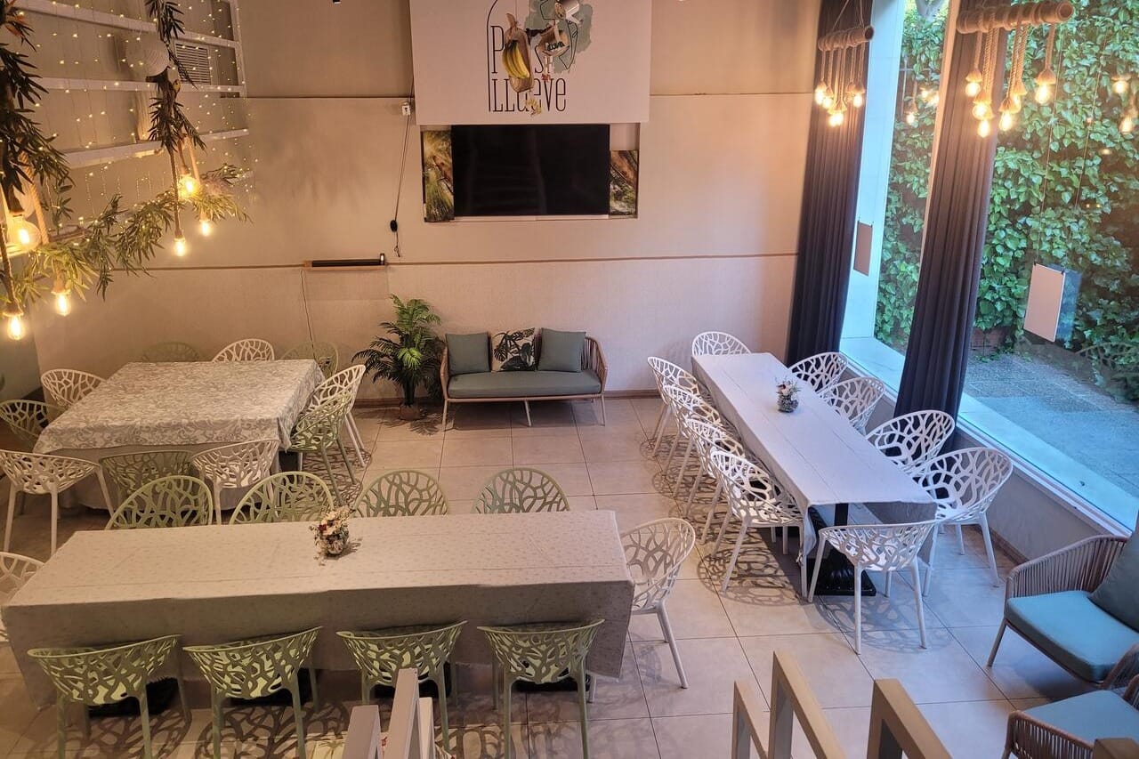 Por si Llueve, espacio moderno y versátil perfecto para cumpleaños sin estrés.