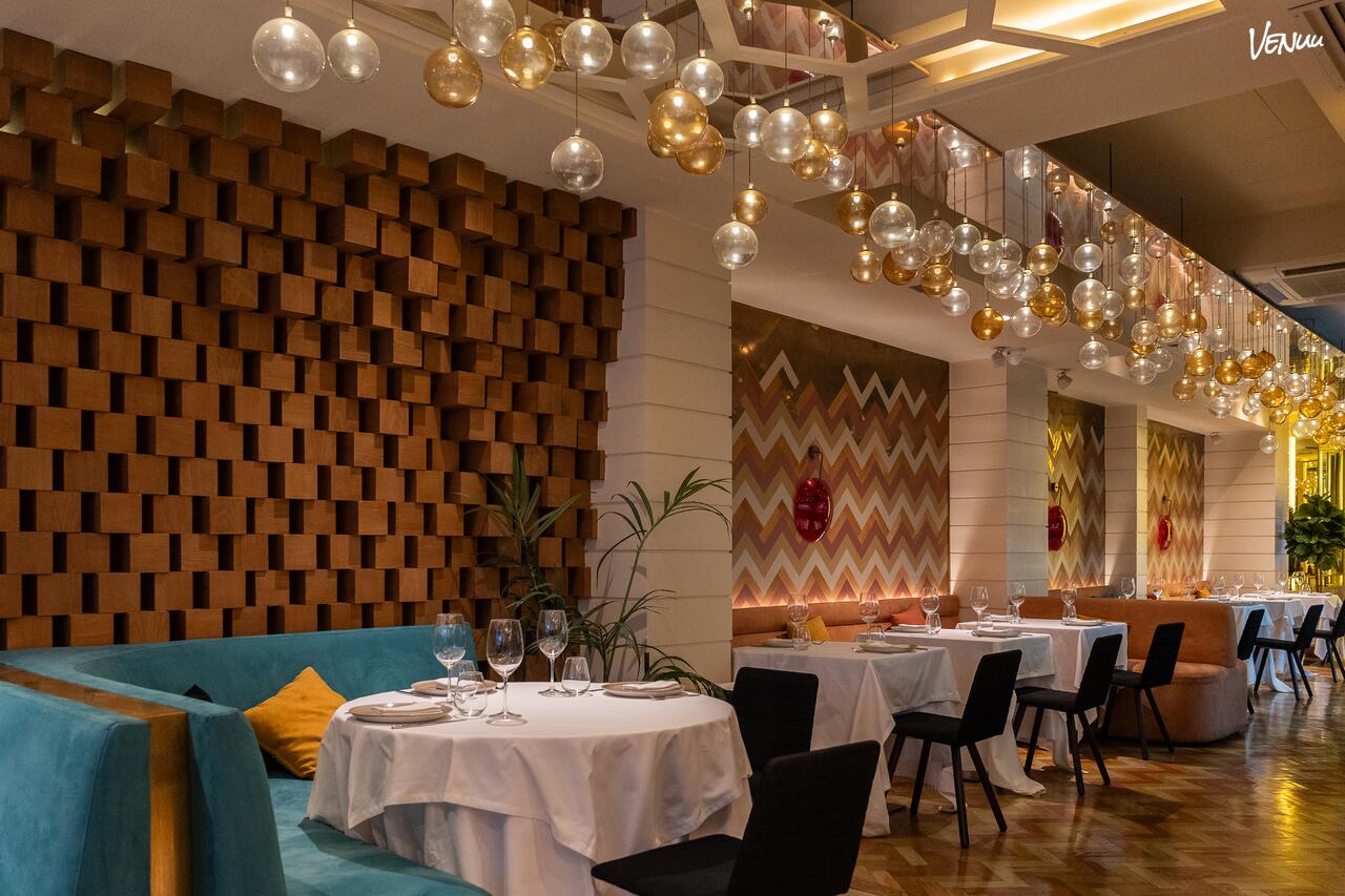 Restaurante Benares Madrid – "Restaurante indio de lujo con sabores exóticos y un ambiente elegante, perfecto para comuniones diferentes y con mucho estilo."