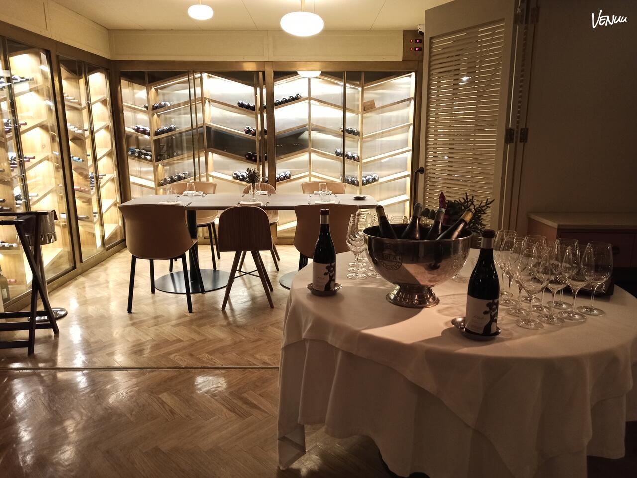 Restaurante Benares - Bodega: Un reservado exclusivo dentro de un restaurante indio de alta cocina. Privacidad, buen vino y platos llenos de sabor.