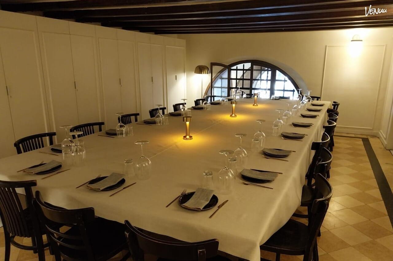 Restaurante Glaciar Speakeasy, un restaurante en Barcelona donde las cenas privadas tienen un toque clandestino y espectacular.