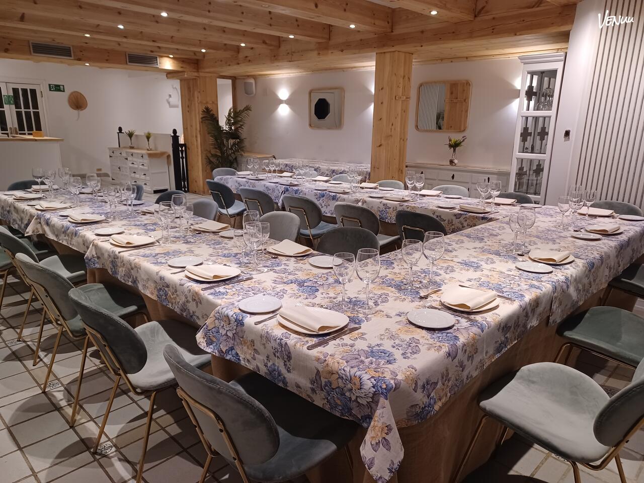 Restaurante Panamera – "Un restaurante con estilo tropical y vibrante, ideal para una cena de gala con buen ambiente y un toque caribeño."