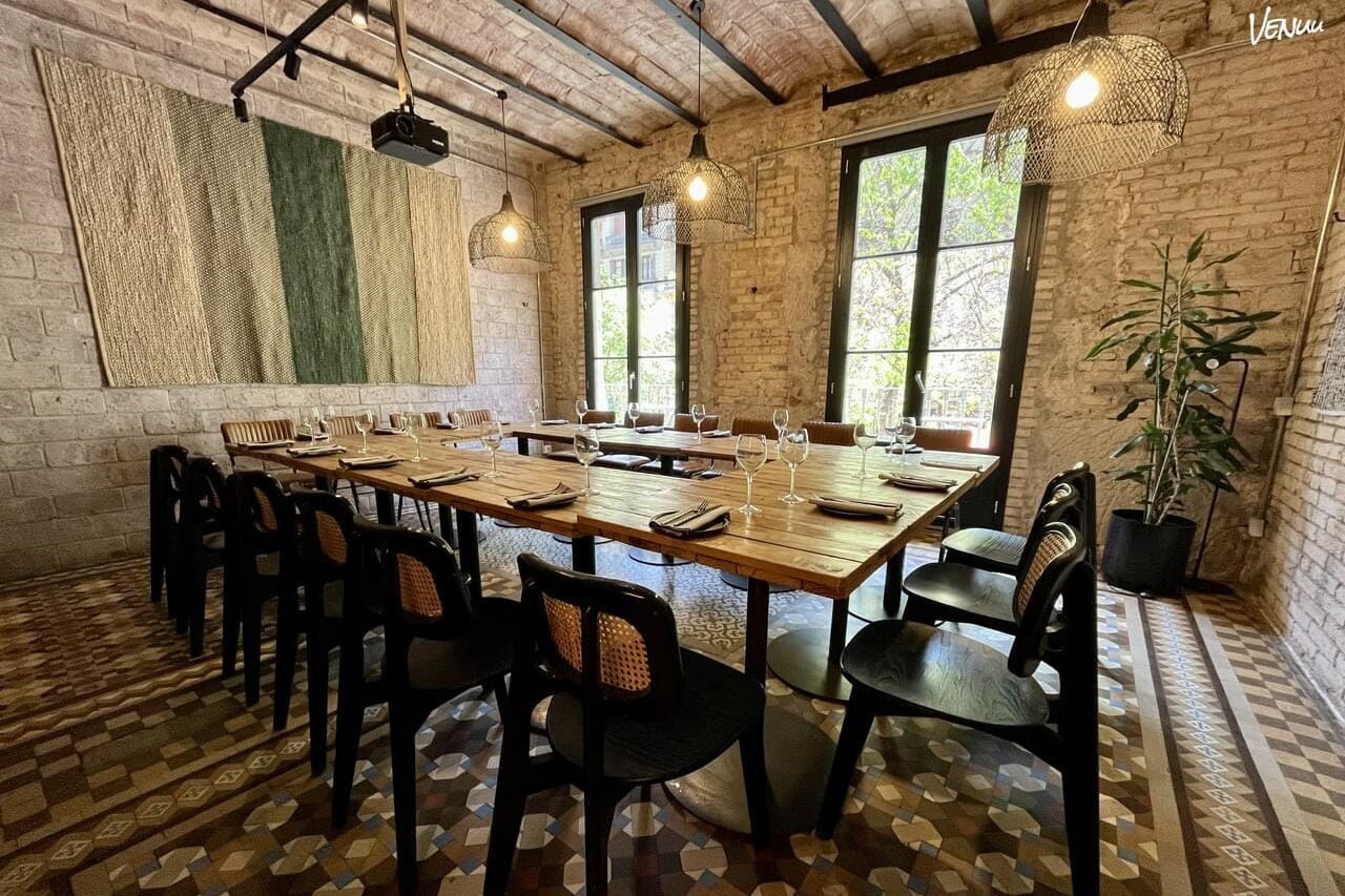 Restaurante Tros de la Rambla - Sala Rambla, un restaurante en Barcelona donde las cenas privadas parecen sacadas de una película de espías. ---