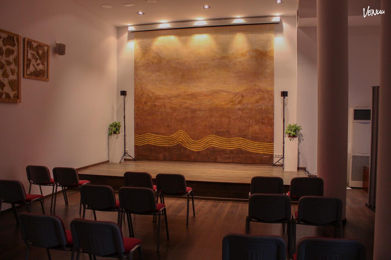 Ronda Barcelona - Sala Auditorio, un auditorio en Barcelona ideal para eventos corporativos con presentaciones impactantes.