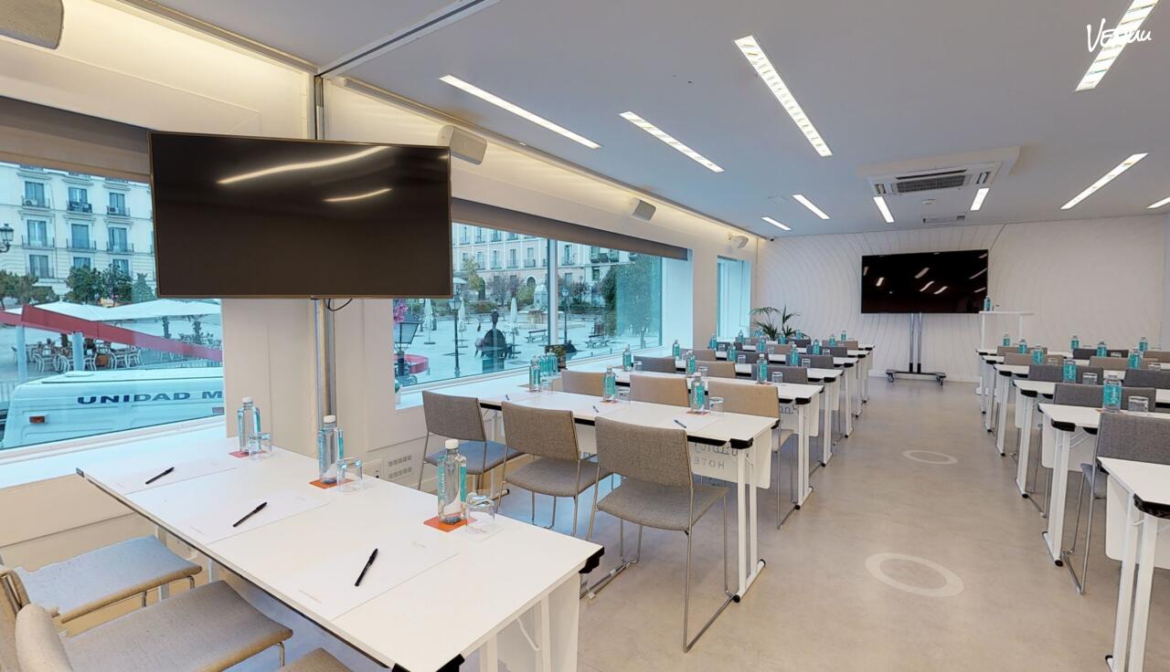 Sala de conferencias Room Mate Óscar - Sala Room Mate en Madrid con diseño moderno y exclusivo.