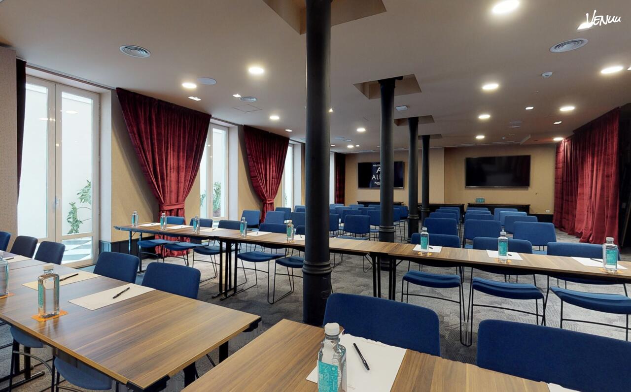 Sala Alba en Room Mate Alba, un espacio íntimo, elegante y perfecto para reuniones pequeñas con mucho impacto.