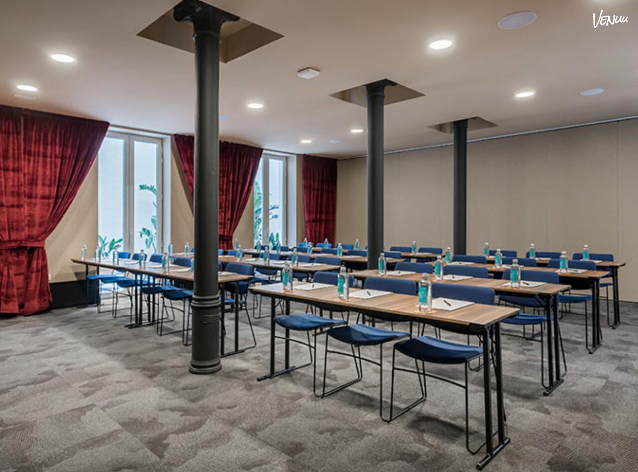  Room Mate Alba - Sala Roma, el hotel en Madrid donde hasta las juntas de trabajo parecen cenas de gala.