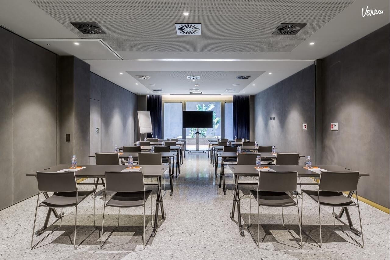 Room Mate Gerard, un aula en Barcelona donde aprender se siente más como estar en un hotel de lujo.