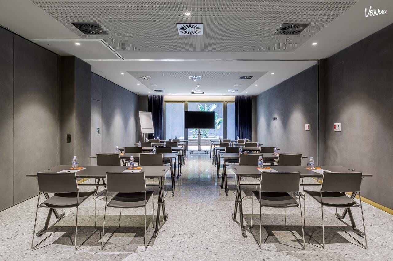  Room Mate Gerard - Miami & Milan, un hotel en Barcelona donde hasta los becarios parecen CEOs.