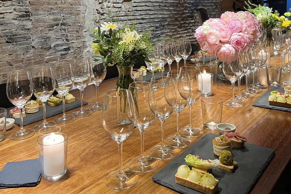 Salut Wine Studio Barcelona, un restaurante en Barcelona donde cada cena privada es un festival de vino.