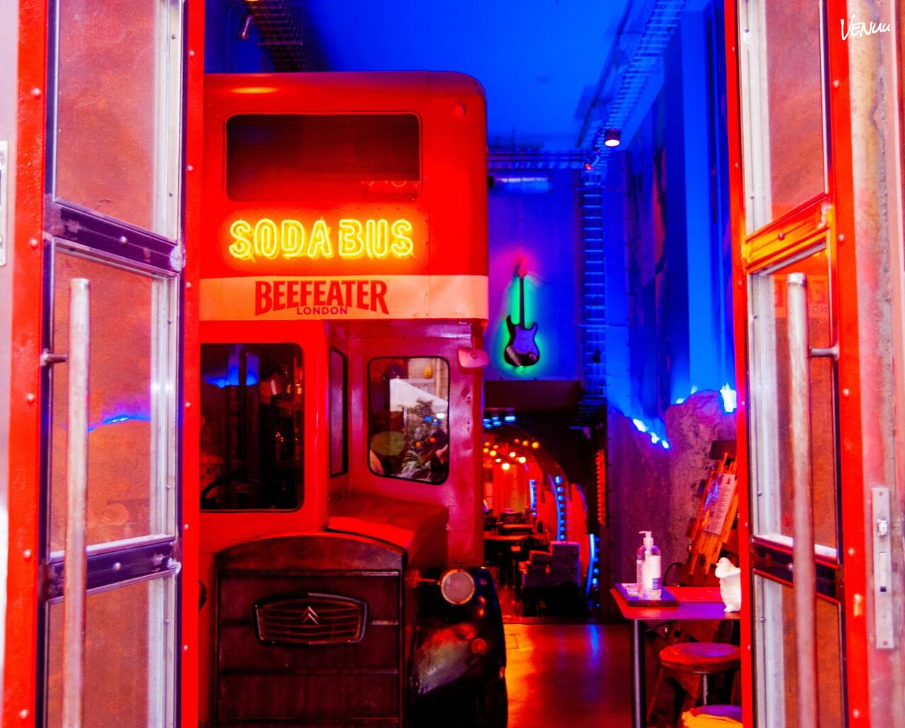 Soda Bus:Autobús convertido en bar en Barcelona, ideal para fiestas privadas donde quieres sentirte como un tour VIP de fiesta pero sin pagar una entrada ridículamente cara.