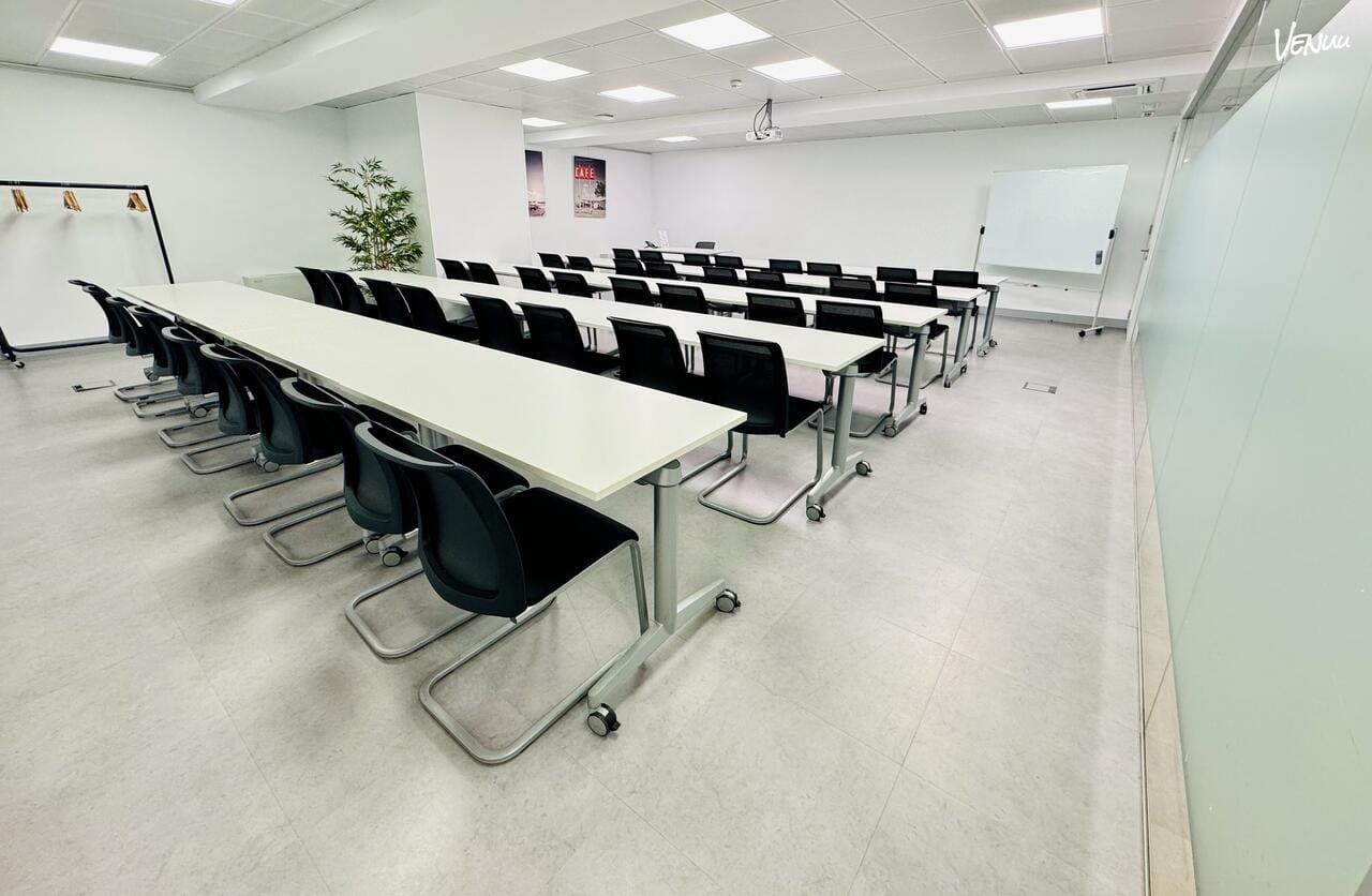  Sala de conferencias en Madrid con un diseño flexible y versátil.