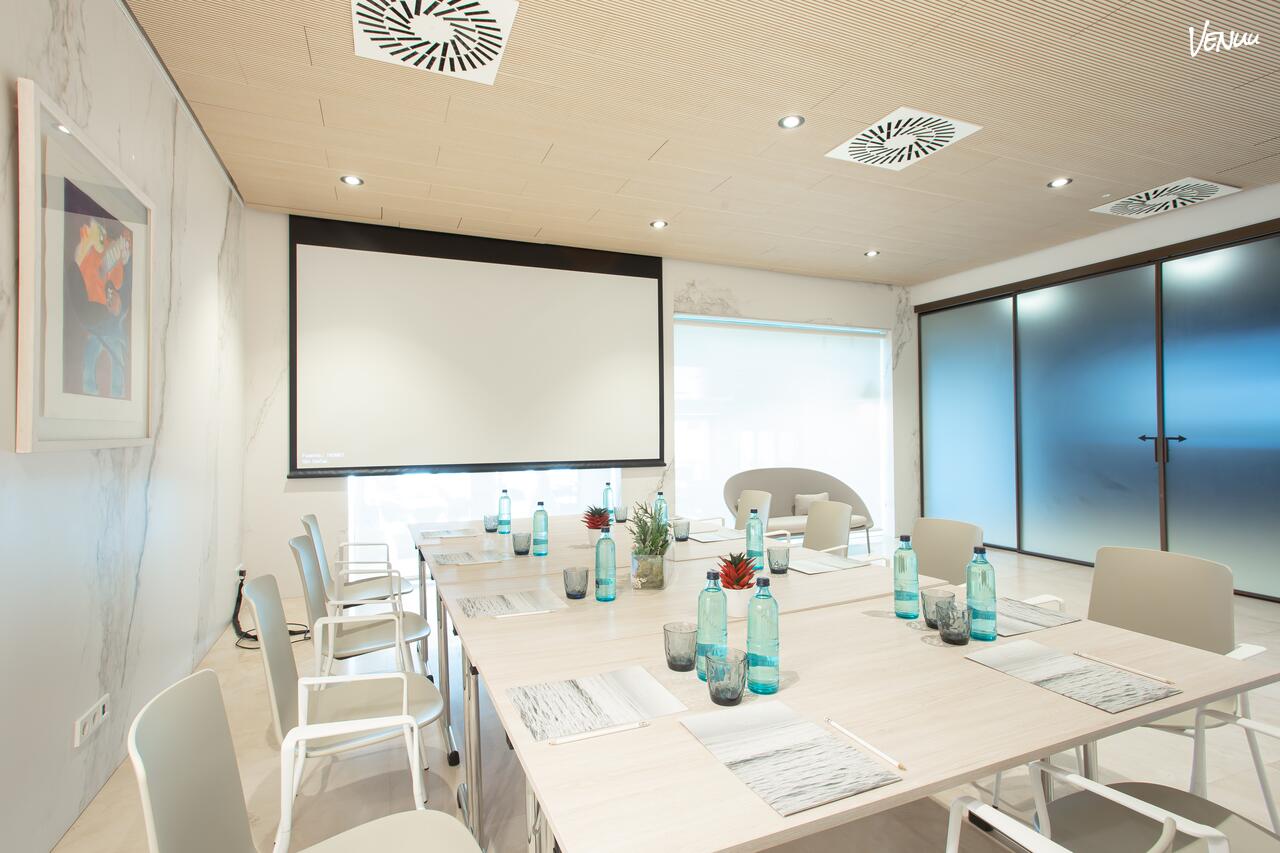 Sala Maremagnum en el Hotel Neptuno, el espacio en Valencia donde las conferencias se sienten como eventos premium.