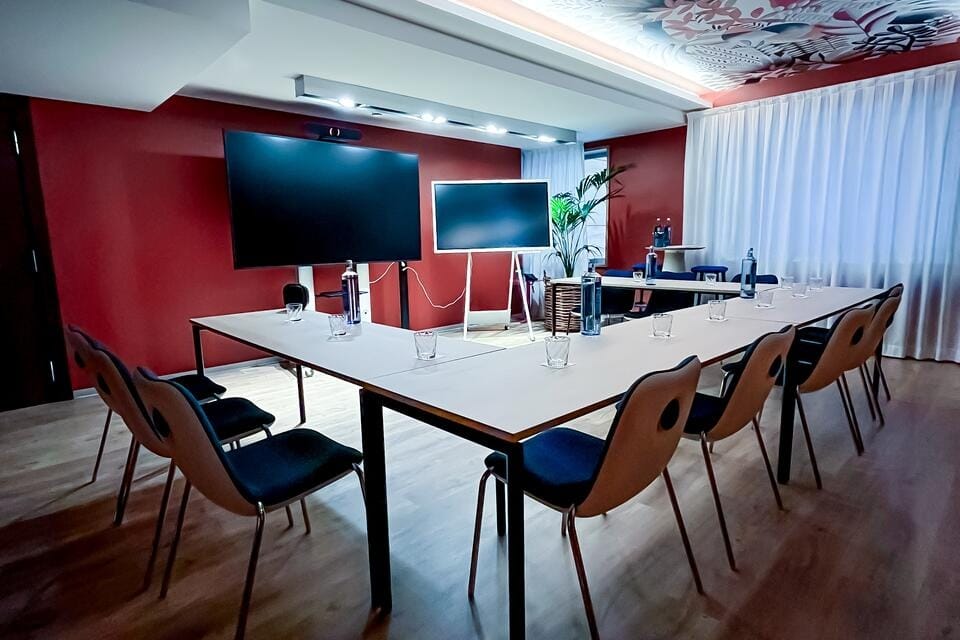 Sala Montjuic - Hotel Indigo, una sala de reuniones en Barcelona donde hasta los gráficos de ventas parecen épicos.