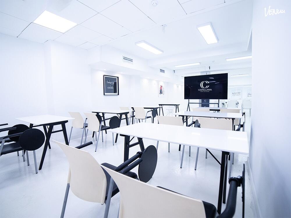 Sala de Formación y Conferencias Madrid, un espacio en Madrid ideal para eventos empresariales, cursos y presentaciones.
