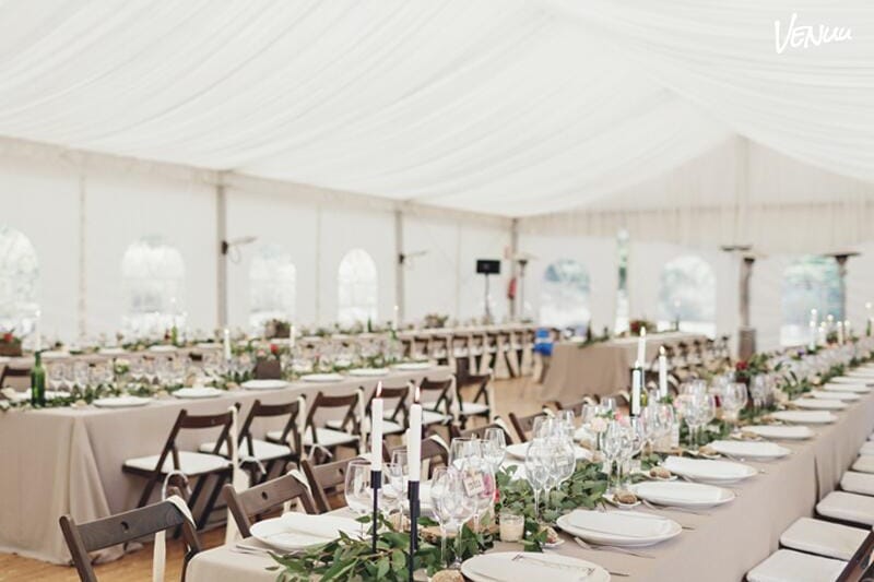  Sant Pere de Clara - La Carpa, un espacio versátil en Barcelona para bodas sin preocupaciones.