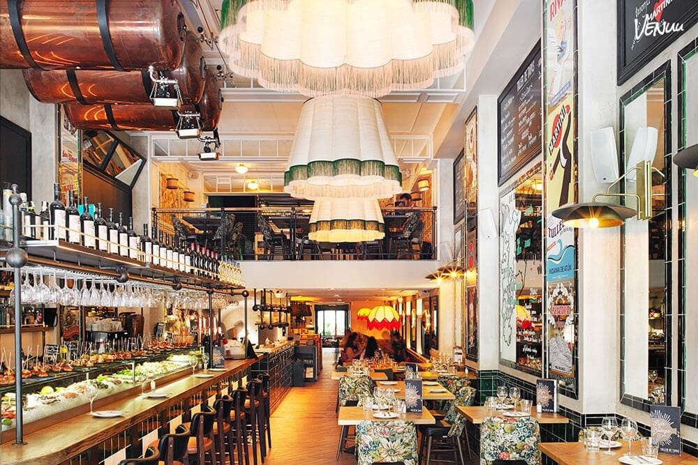 Taller de Tapas, un restaurante en Barcelona ideal para grupos con tapas deliciosas y ambiente relajado.