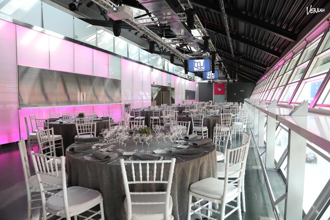 Truss Madrid - Sala LED, un espacio en Madrid ideal para eventos de empresa con tecnología avanzada y un impacto visual impresionante.