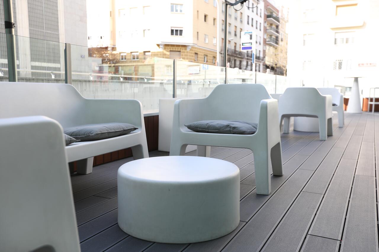  TRUSS Madrid - Terraza, un rooftop moderno y vibrante en Madrid ideal para eventos privados con estilo y diversión garantizada.