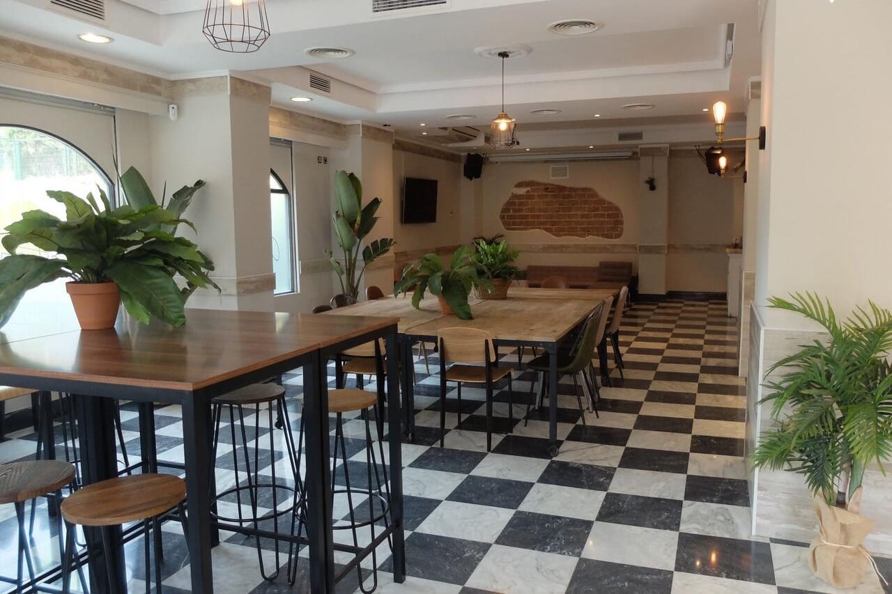 Txoko Retiro – Gastroplan, espacio con cocina y juegos para eventos sabrosos y divertidos.