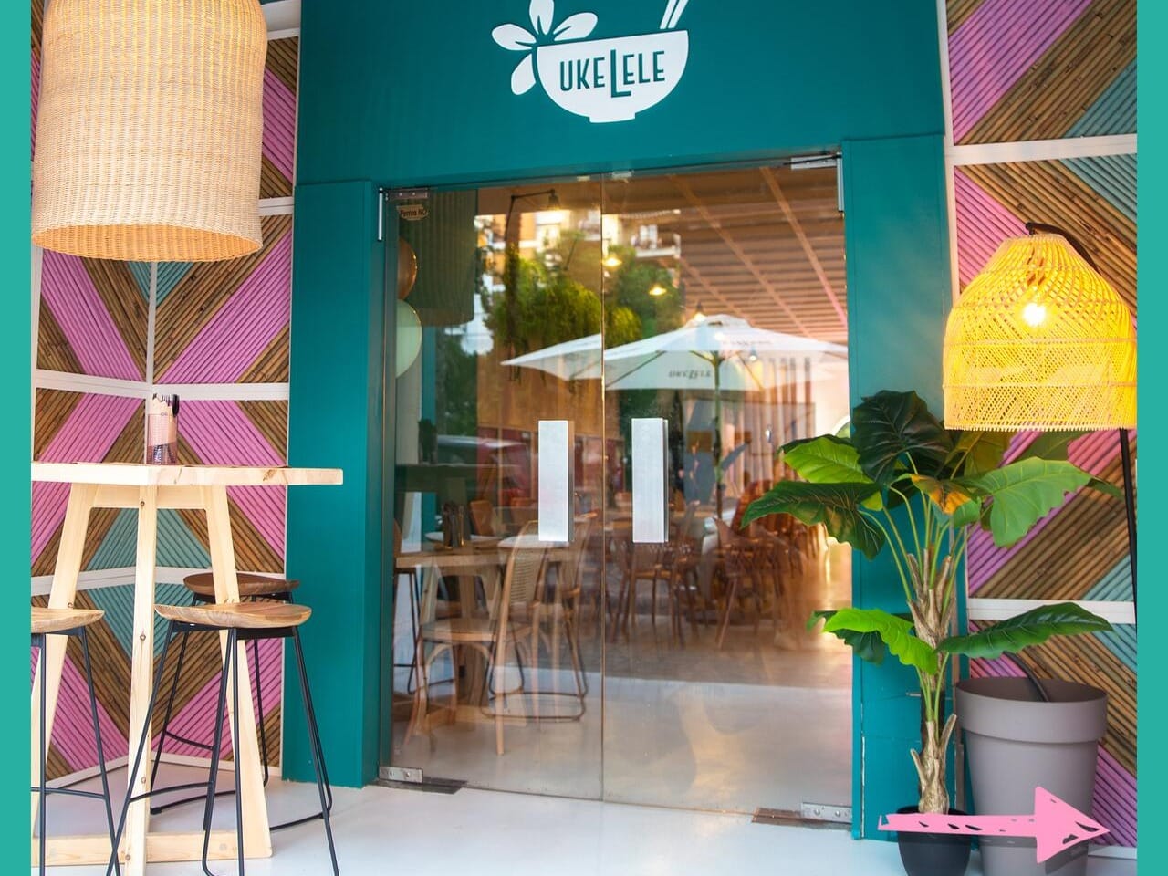 Ukelele Gastro Lounge – "Local con música en vivo, cócteles espectaculares y ambiente moderno. Perfecto para un cumpleaños con flow y buen rollo."