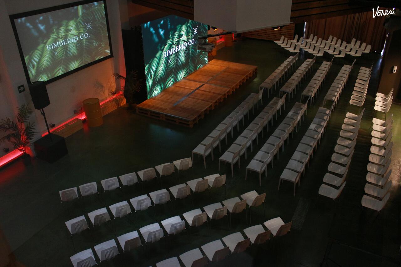  Valkiria InnoHub, un espacio en Barcelona donde las conferencias parecen lanzamientos de startups multimillonarias.