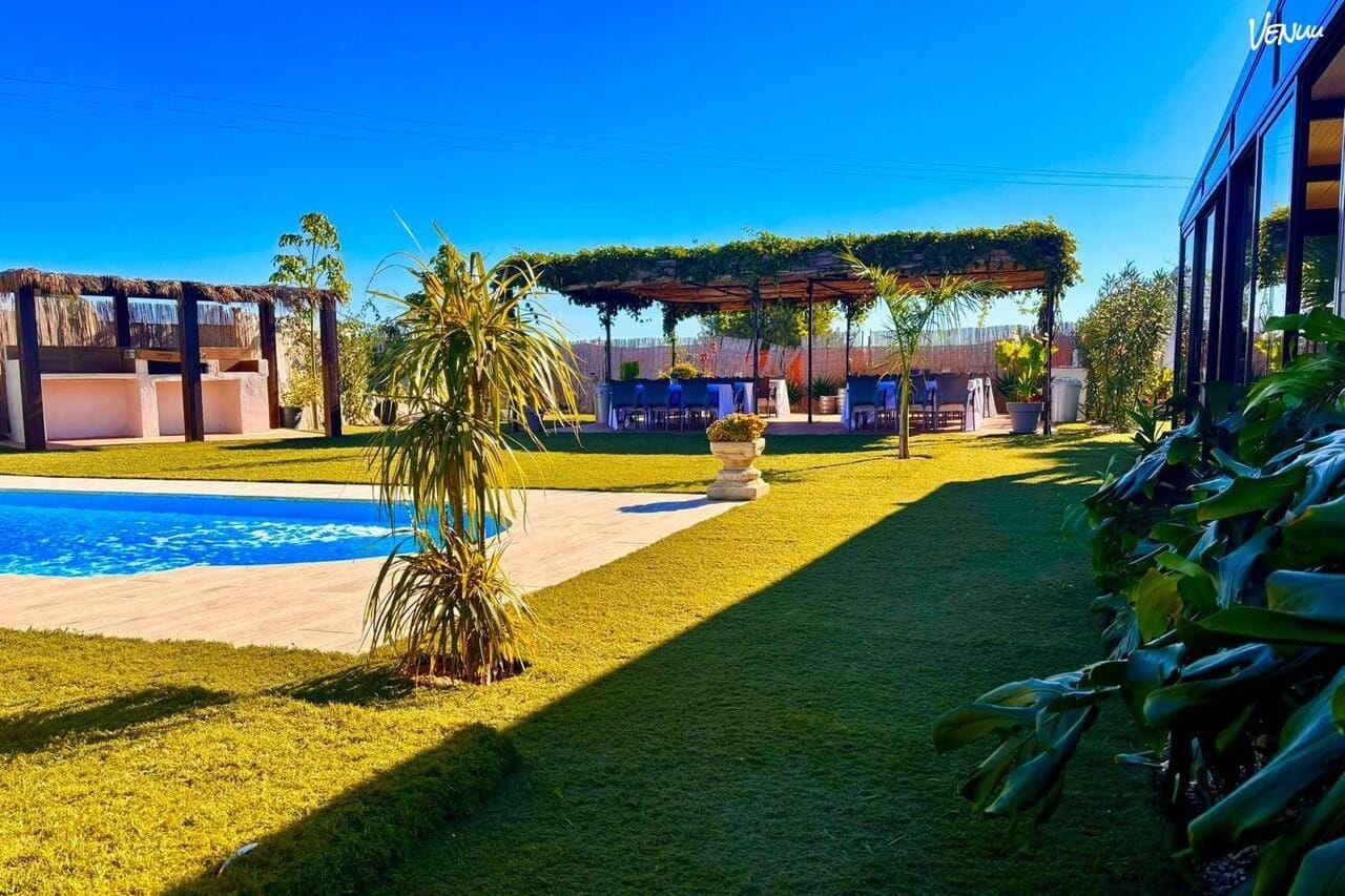  Piscina privada en villa moderna perfecta para fiestas en Valencia.
