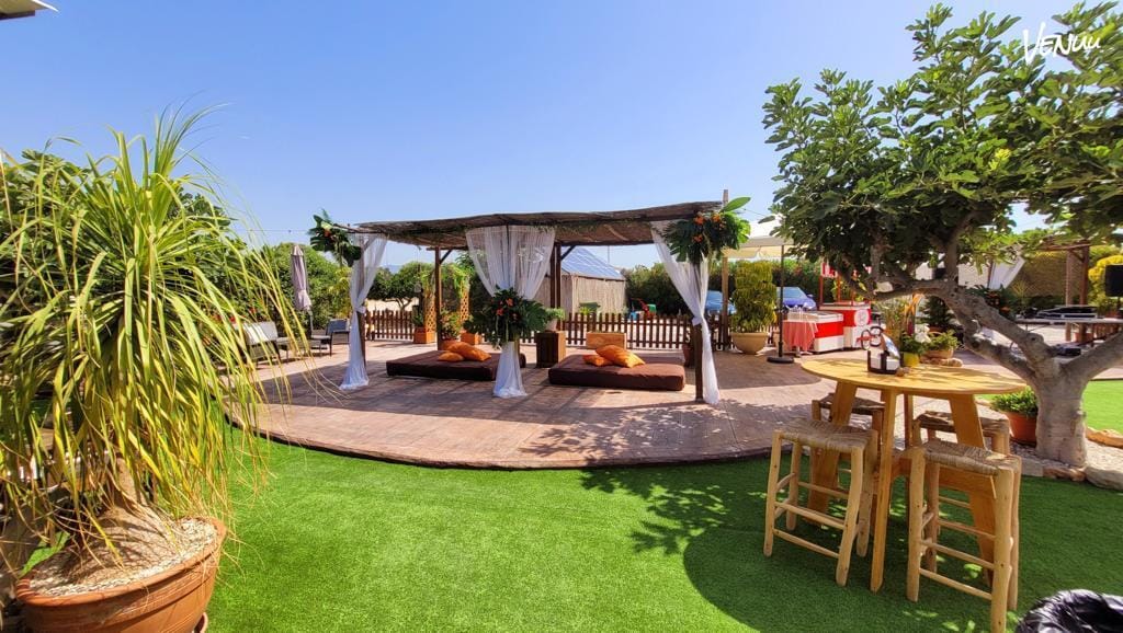 Villaloja I Eventos – "Espacio con jardín y encanto, ideal para bodas al aire libre en un entorno natural y tranquilo."