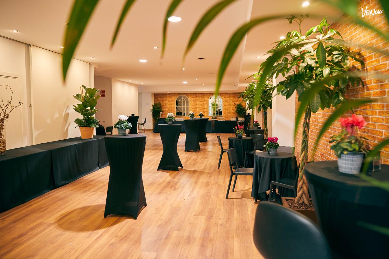 West Park Studios – Studio 2 – "Estudio de fotografía y eventos con un toque moderno, perfecto para comuniones con un ambiente creativo y exclusivo."