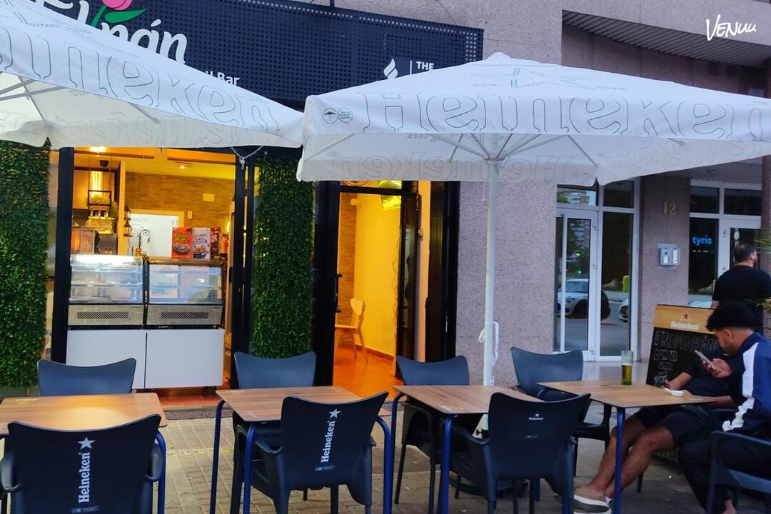 Restaurante con ambiente distendido perfecto para comidas de empresa informales y sabrosas.