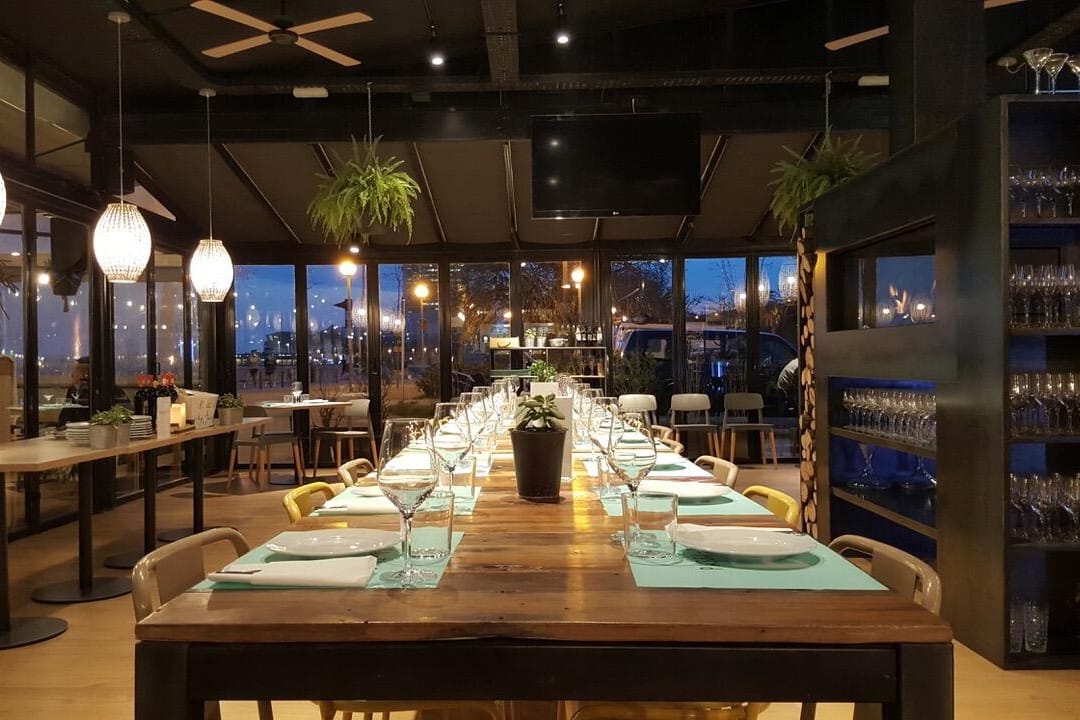 Xiroi Ca La Nuri - Comedor, un restaurante en Barcelona donde cada cena es un viaje al Mediterráneo.