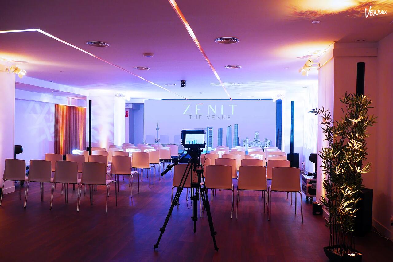 Sala de conferencias Zenit The Venue en Madrid con diseño innovador y profesional.