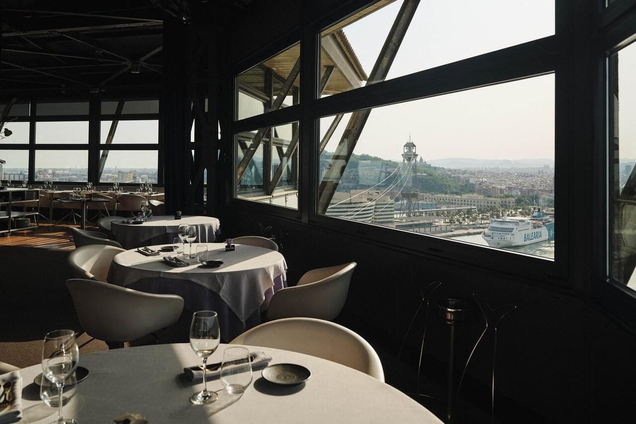 Altamar, restaurante con vistas 360º para una cena de fin de año inolvidable en Barcelona.
