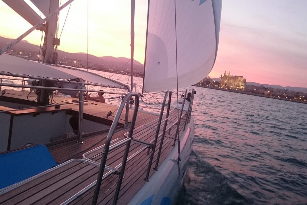 Catamarán Oasis, la fiesta flotante perfecta para tu despedida de soltera en el mar.