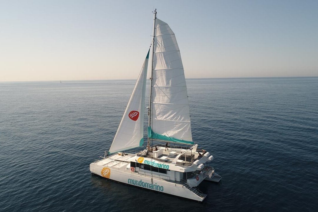 Catamarán Mundo Marino, la fiesta flotante más top de la Costa del Sol. ---