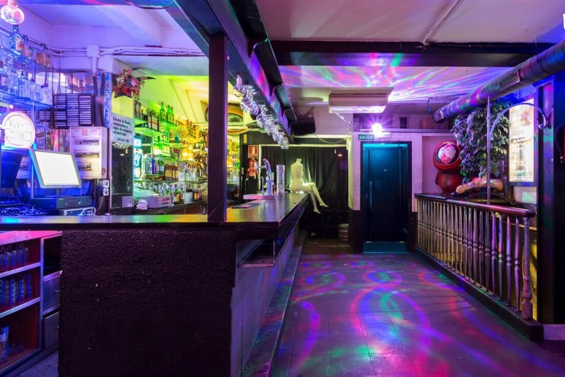 Destino Malasaña, fiesta íntima, auténtica y con barra libre de flow.