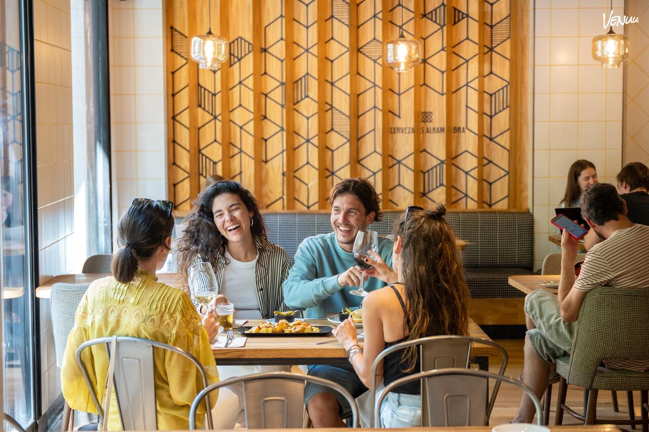 ElBar Valencia, restaurante moderno cerca de la Ciudad de las Artes para comuniones con estilo.