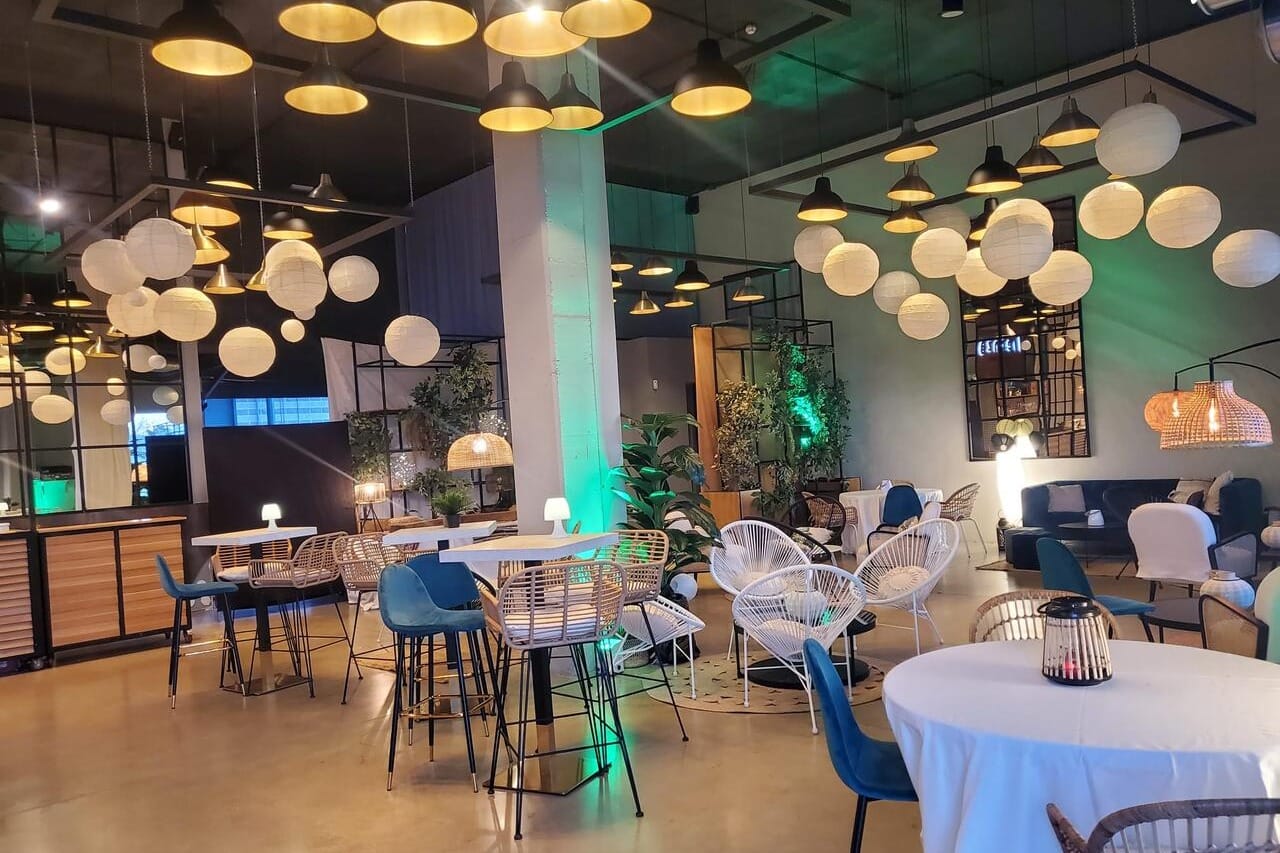 Espacio Lienzo, sala blanca para fiestas creativas y cumpleaños con personalidad.