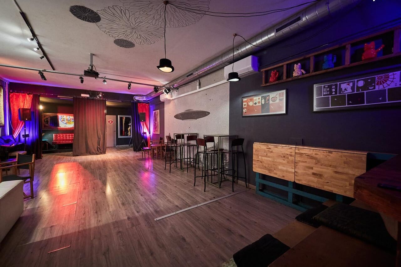 Espacio céntrico y acogedor, local íntimo para celebraciones caseras sin líos en Barcelona.