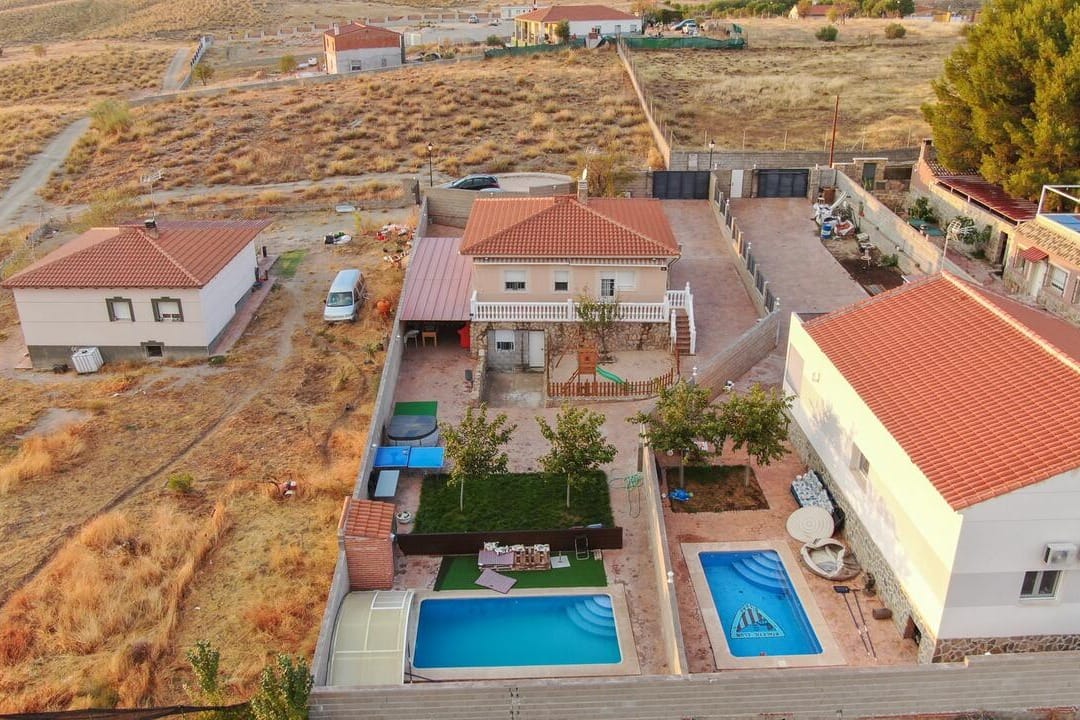  Finca Los Almendros, finca rural con alojamiento, jacuzzi y diversión total para bodas desenfrenadas en Madrid.