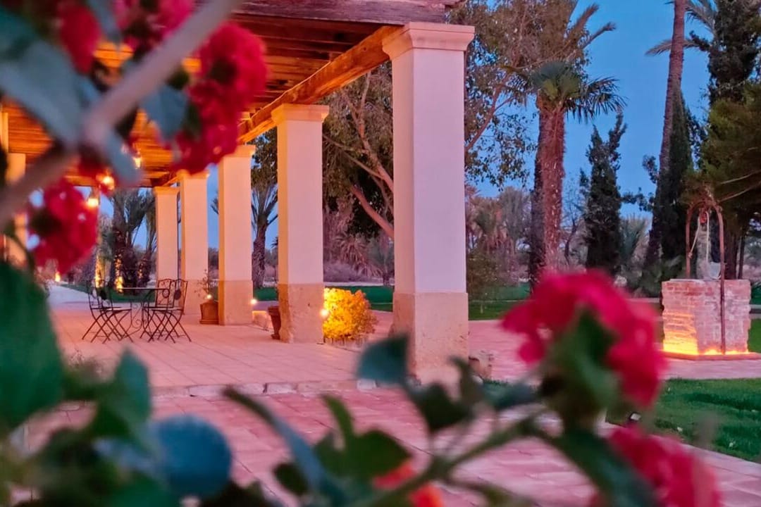 La Porxada en Finca San Ramón, espacio cubierto con jardín y alojamiento para bodas íntimas en Valencia.