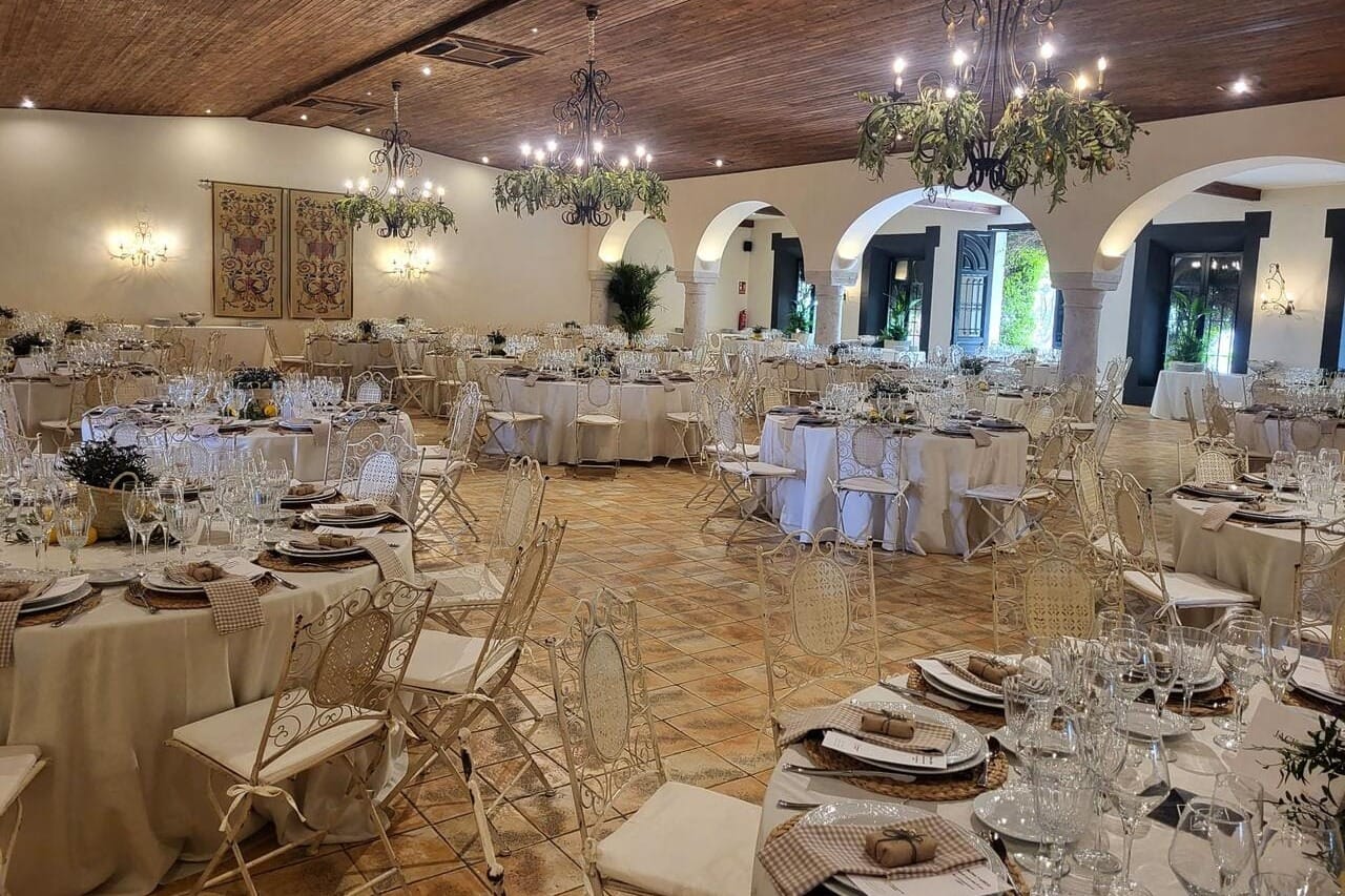 Hacienda Los Frailes, azulejos, encanto y alegría para comuniones inolvidables.