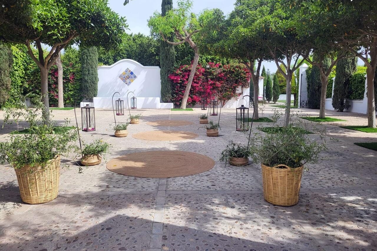 Hacienda Los Frailes, patio sevillano con esencia flamenca y mucha fiesta.