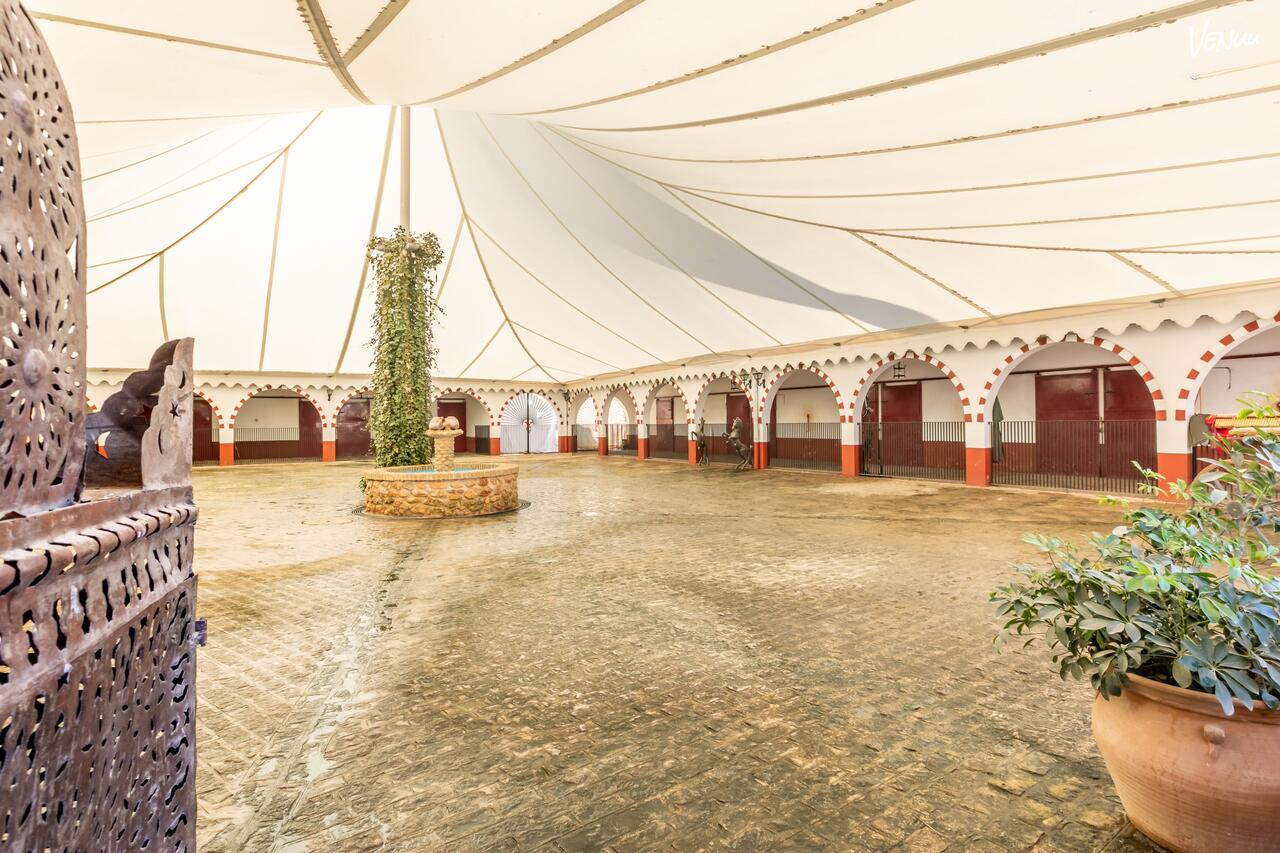 Carpa de Hacienda San Felipe en Sevilla, espacio cubierto ideal para eventos al aire libre con plan B.