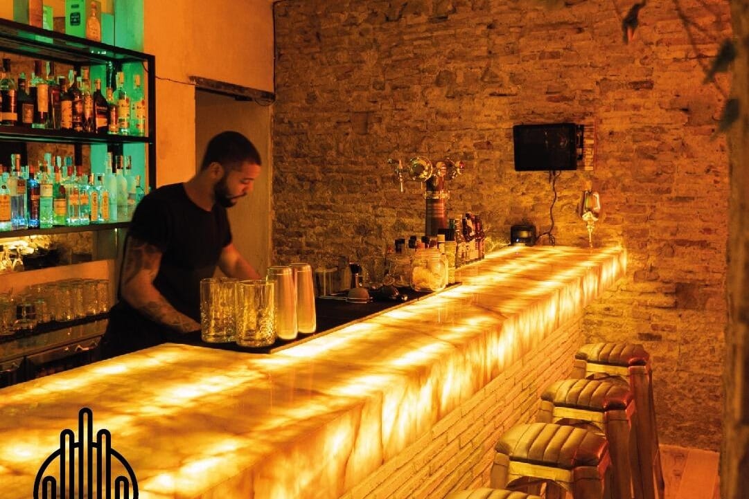 La Destilería Málaga, sitio con carácter, ideal para celebrar Nochevieja con fuerza y sabor.