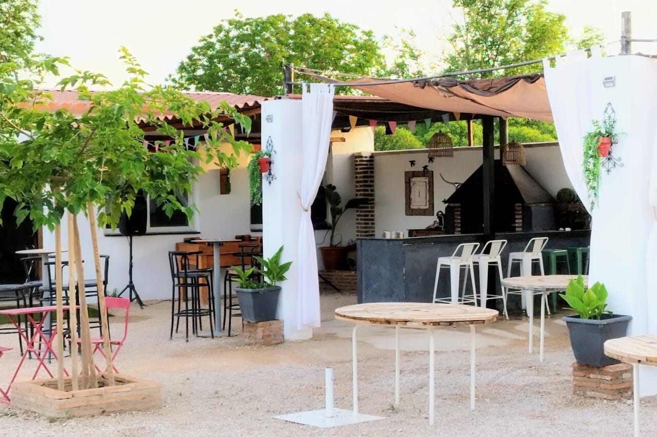 La Finca 33, espacio rústico-chic en Fuenlabrada para eventos flexibles, originales y con mucho ritmo.