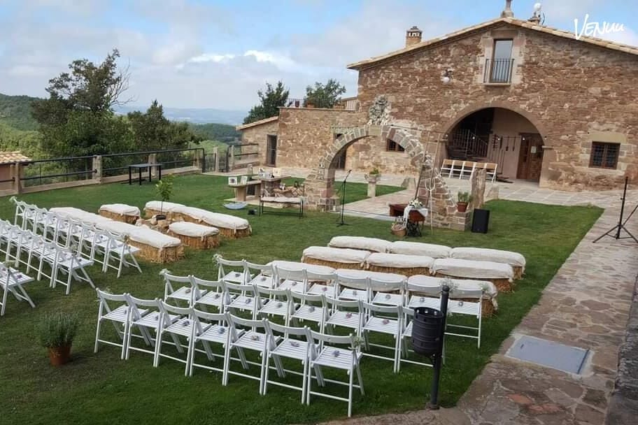 Mas Postius exterior, finca abierta y luminosa para bodas campestres con estilo libre.