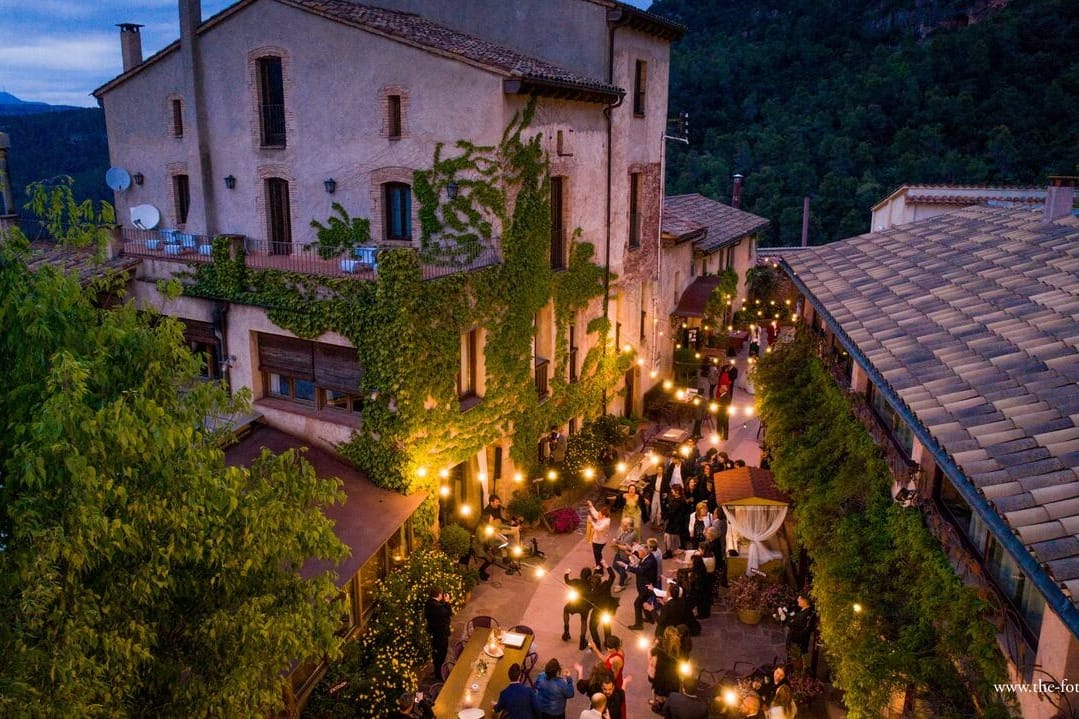 Masía El Folló, finca rural con alojamiento y cocina abierta para bodas con alma slow.