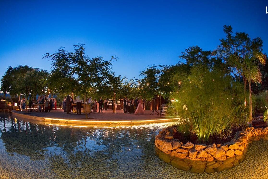 Sala Alba en Masía Fuente la Reina, espacio íntimo y natural para bodas sencillas pero memorables en Valencia.