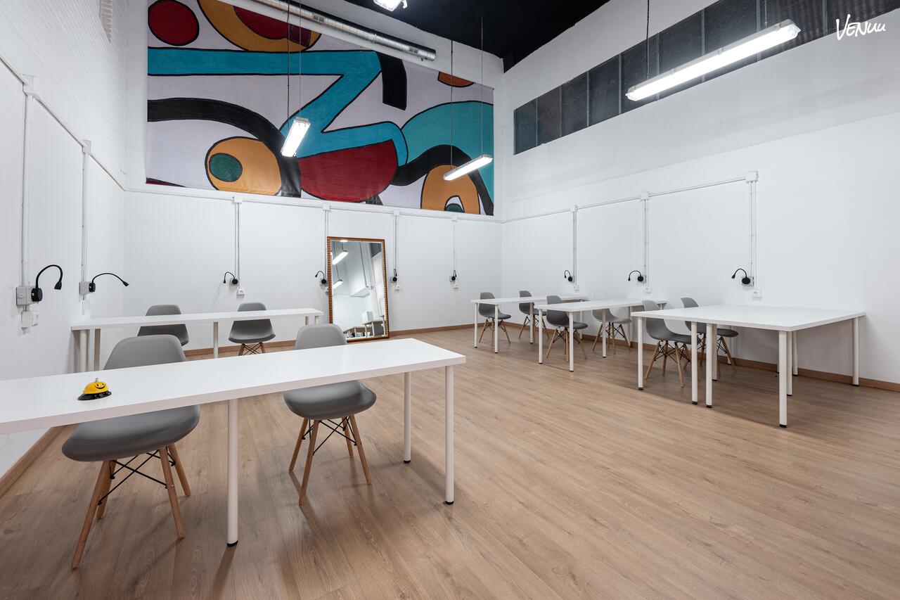  Noray Walkers – Sala 3, sala de reuniones compacta y funcional en Málaga para encuentros breves y eficaces.