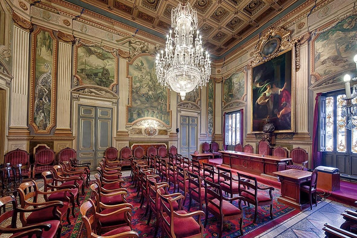 RACAB Salón de Actos, sala histórica para conferencias y eventos científicos en el centro de Barcelona.